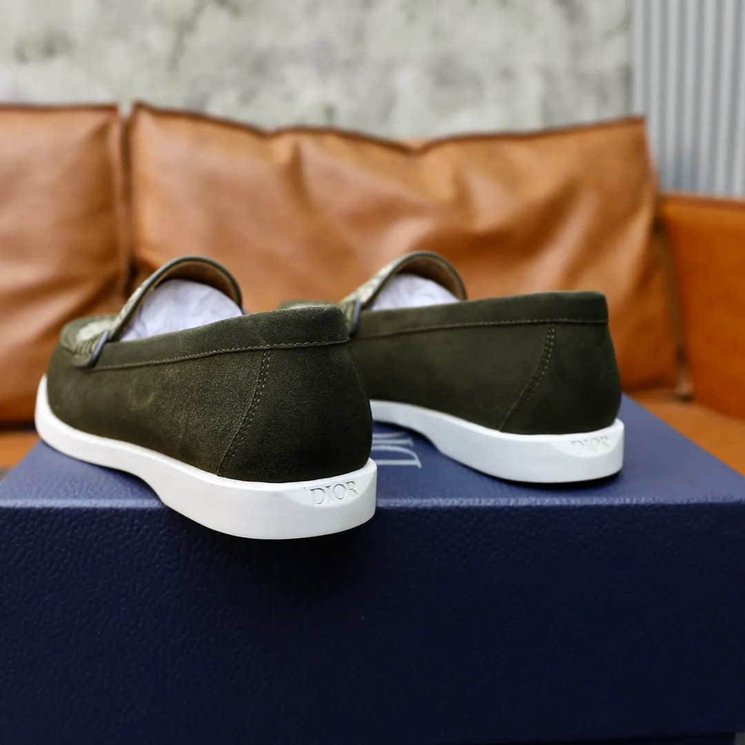 Ex-factory price: 540🙅‍♂️🙅‍♂️🙅‍♂️ Brand: Dior DIOR Standard code: Men's code 38/44 (45 can be customized) Grade: Same as the official website Material: Original cowhide stitching, cowhide lining, original TPU wear-resistant soft outsole Style categories: Leisure and sports version, footwear for driving, young fashion, European and American trends, British style Color: actual picture color
